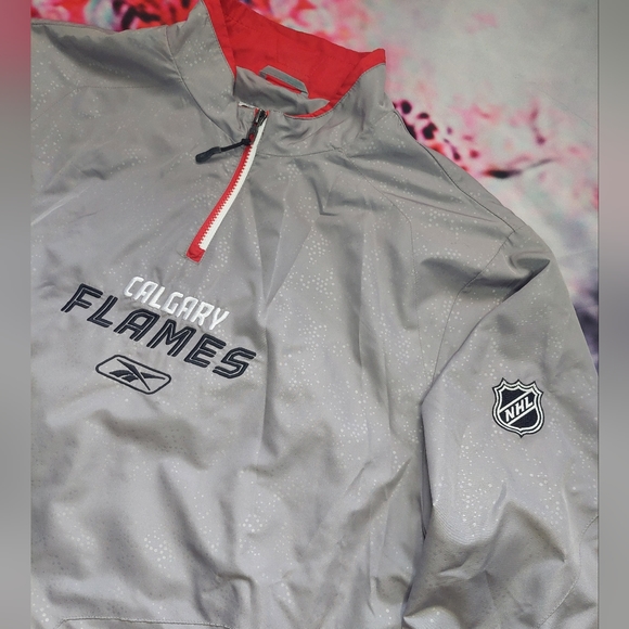 Calgary Flames Reflective Reebok Pull Over Quarter Zip. - Picture 2 of 9